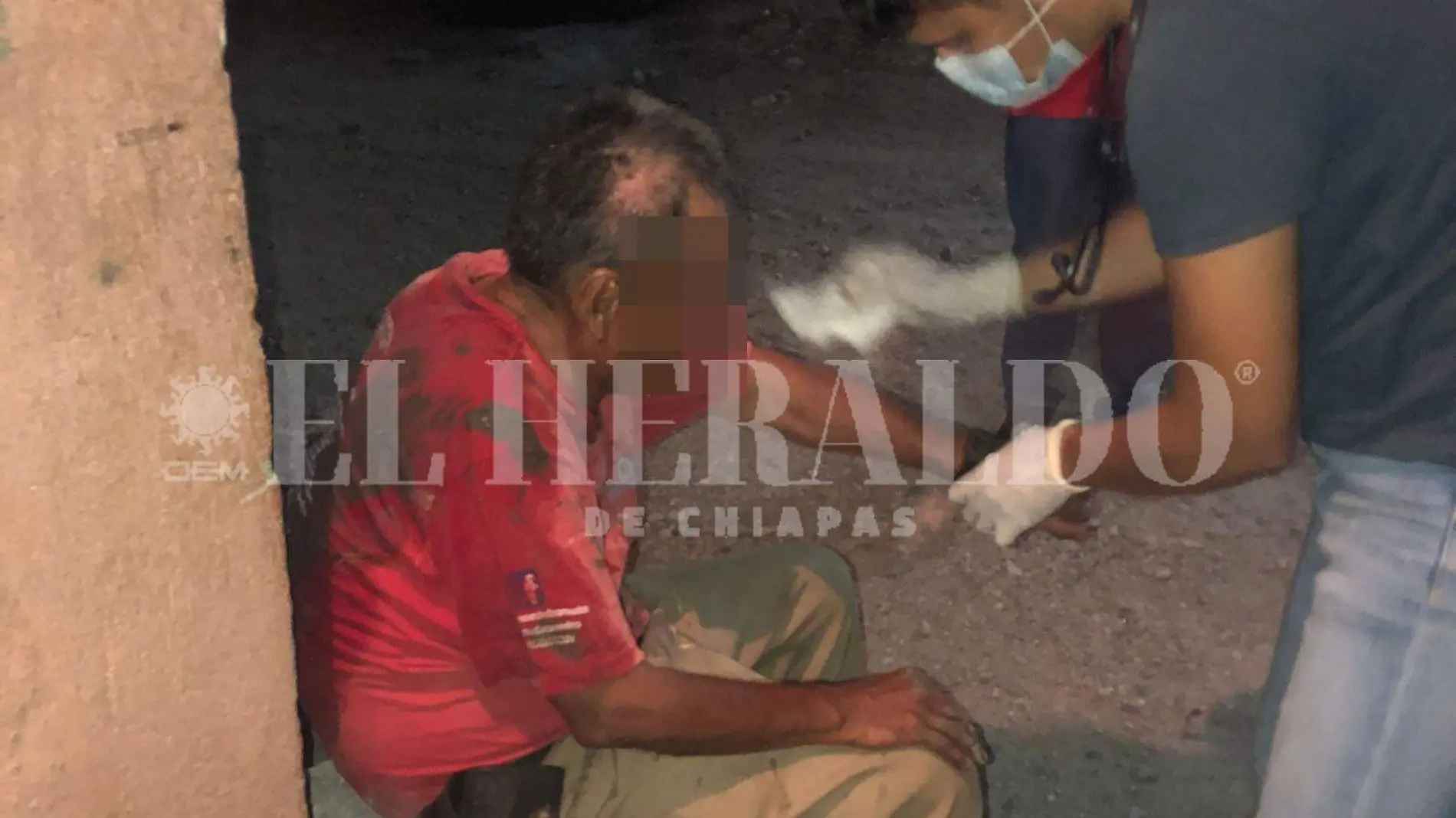 lesionado al caer en canal de aguas negras